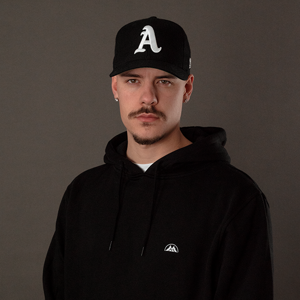 BMS Embroidery Classic Logo Hoodie (schwarz/weiß) - Blue Mountain Store